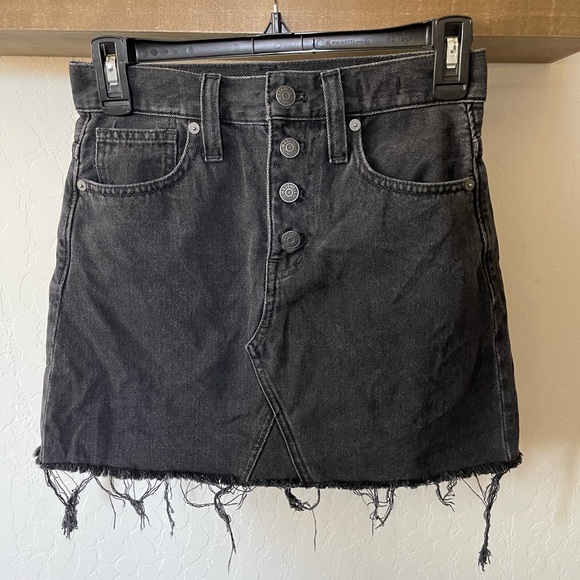 Madewell|Rigid Denim A-Line Washed Black Mini Denim Skirt w Frayed Hem, Buttons• - Picture 6 of 16